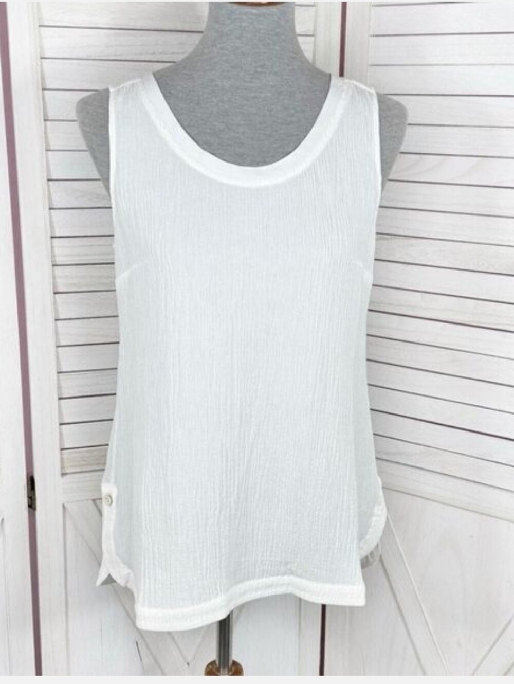 Soft Surroundings White Textured Tank with Side Button Detail Sz 3X